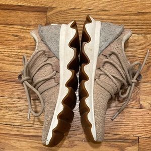 Sorel Kinetic Lace Sneaker Women's US
Size 6Natural Tan /Blush, Used Good Cond